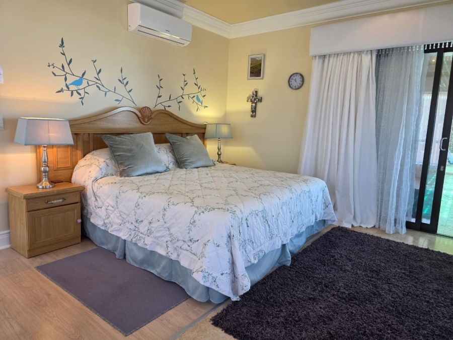 6 Bedroom Property for Sale in Myoli Beach Western Cape